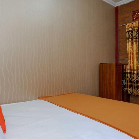 Хостел Koolkost Syariah Near Malioboro Area Джокьякарта Экстерьер фото
