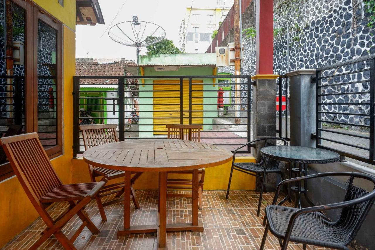 Хостел Koolkost Syariah Near Malioboro Area Джокьякарта Экстерьер фото