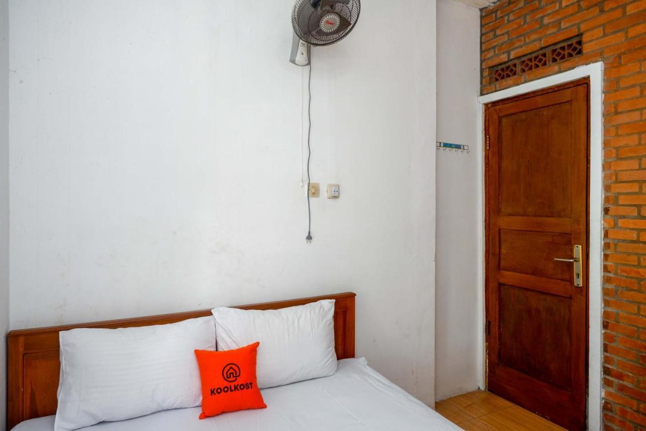 Хостел Koolkost Syariah Near Malioboro Area Джокьякарта Экстерьер фото