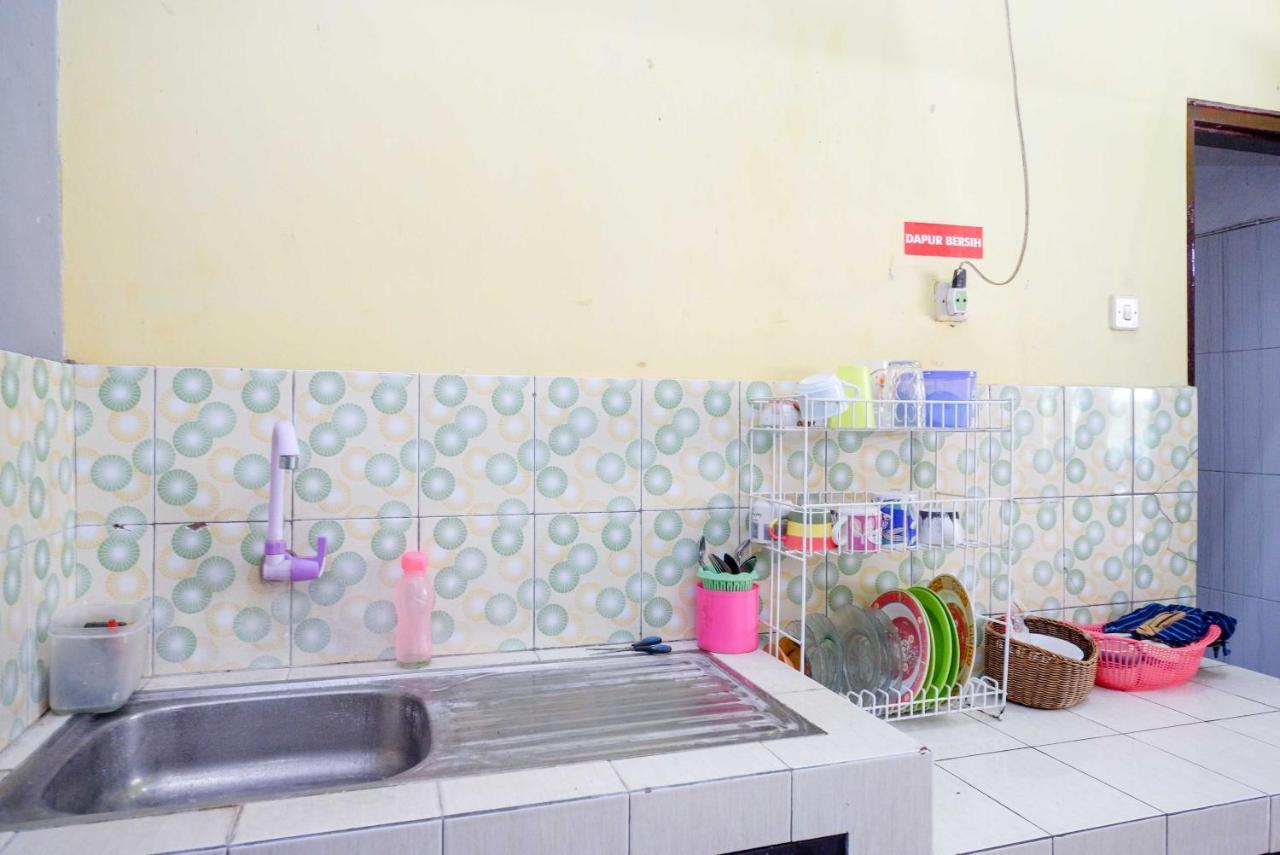 Хостел Koolkost Syariah Near Malioboro Area Джокьякарта Экстерьер фото