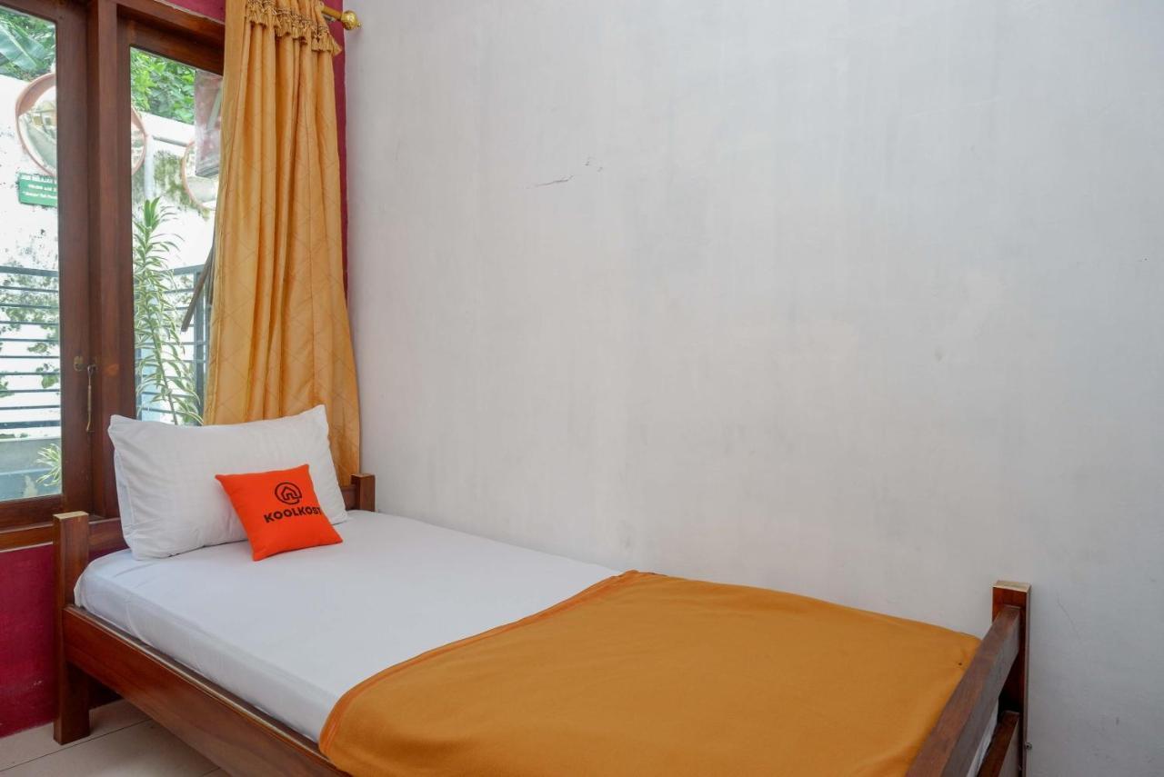 Хостел Koolkost Syariah Near Malioboro Area Джокьякарта Экстерьер фото